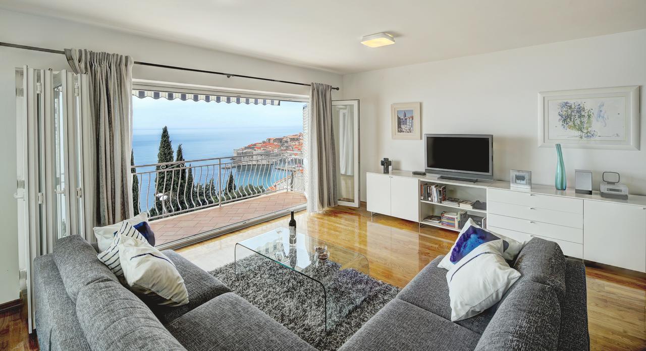 Apartament 330 *